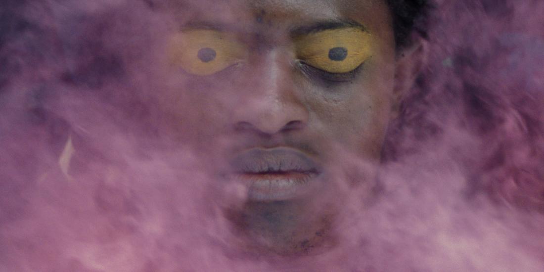 Still image from the movie Augure