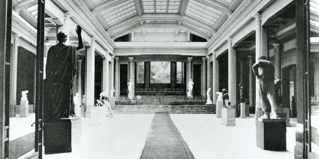 Photographie ancienne du Hall Horta, alors Salle des Sculptures