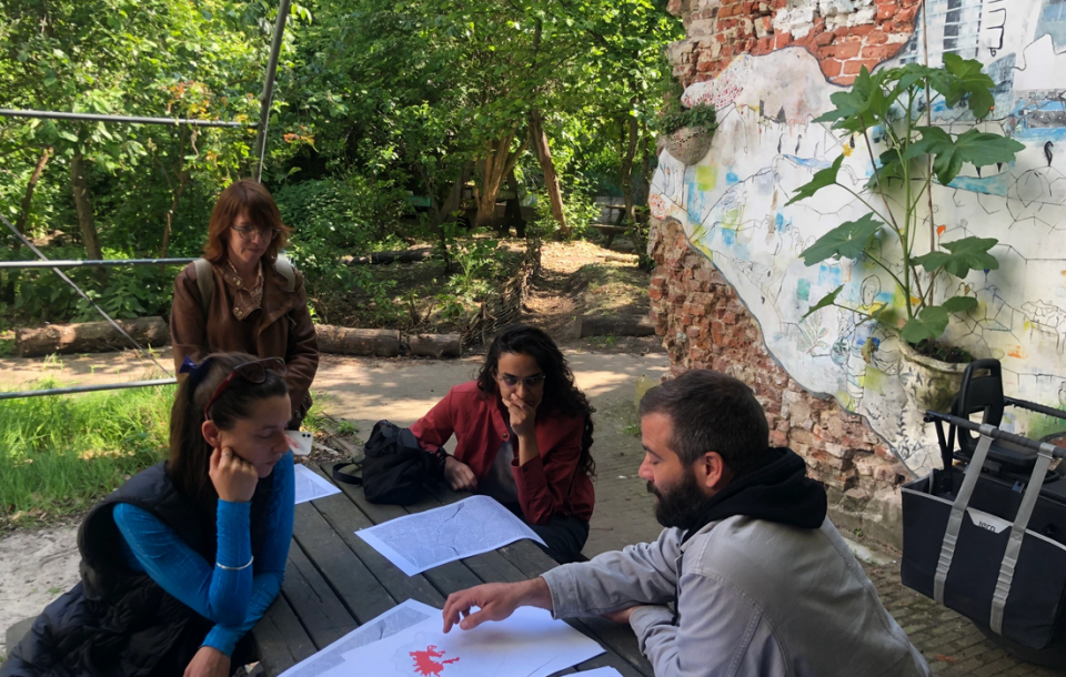 Caravan Residency Week in Brussels/"Following urban scars: formal/informal spaces" walk