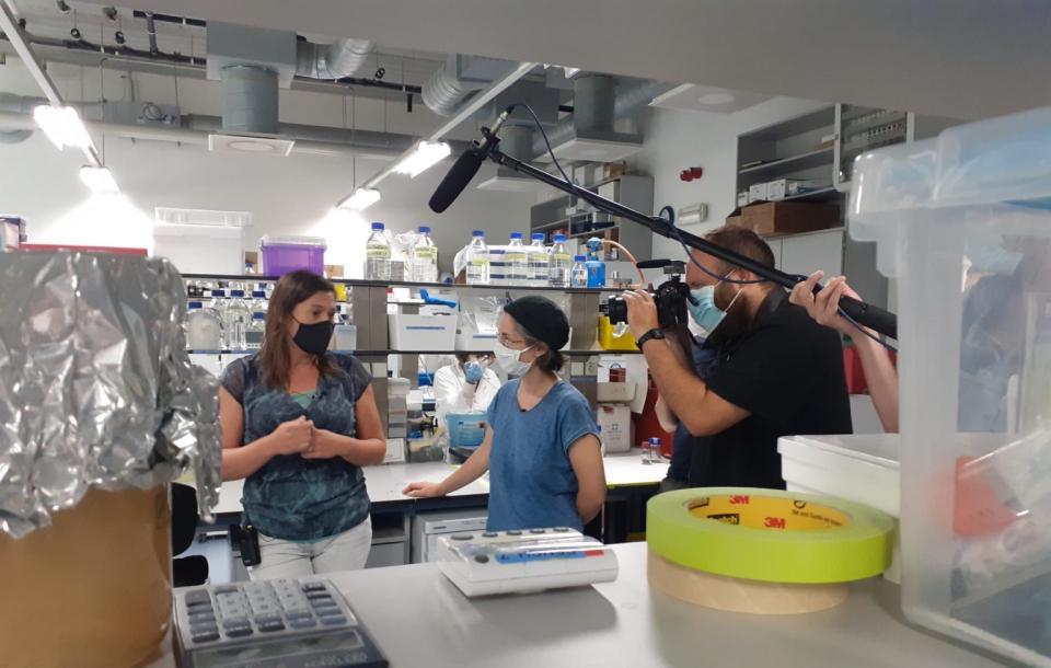 Artist Sandra Lorenzi during a visit to the VIB-labs in Ghent, Belgium, in August 2020 in the framework of the ‘Genetic Biotech through the eyes of artists’ video and conference. ©BOZAR