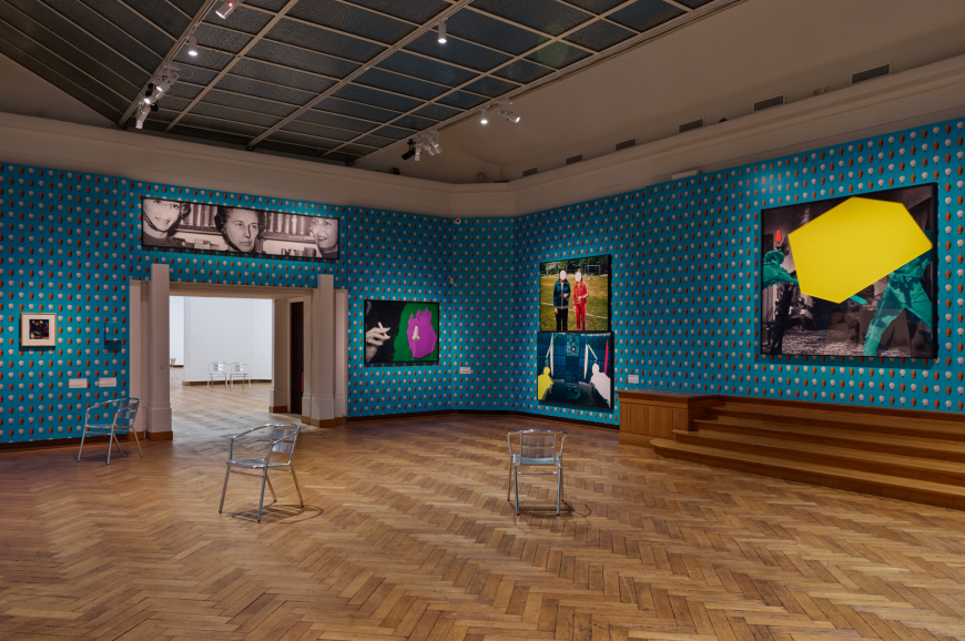John Baldessari, Two Figures and Two Figures (in different environnments) © John Baldessari 1990. Courtesy Estate of John Baldessari © 2025; Courtesy John Baldessari Family Foundation; Sprüth Magers; Greta Meert Gallery – Antwerp