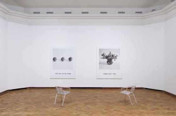 John Baldessari, Two Figures and Two Figures (in different environnments) © John Baldessari 1990. Courtesy Estate of John Baldessari © 2025; Courtesy John Baldessari Family Foundation; Sprüth Magers; Greta Meert Gallery – Antwerp