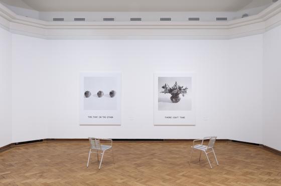 John Baldessari, Two Figures and Two Figures (in different environnments) © John Baldessari 1990. Courtesy Estate of John Baldessari © 2025; Courtesy John Baldessari Family Foundation; Sprüth Magers; Greta Meert Gallery – Antwerp