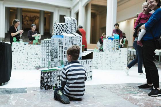 Enfants dans le Palais à l'occasion des Family Days