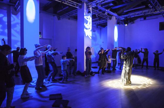 Children and parents joining the artist in their performance.