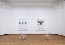 John Baldessari, Two Figures and Two Figures (in different environnments) © John Baldessari 1990. Courtesy Estate of John Baldessari © 2025; Courtesy John Baldessari Family Foundation; Sprüth Magers; Greta Meert Gallery – Antwerp